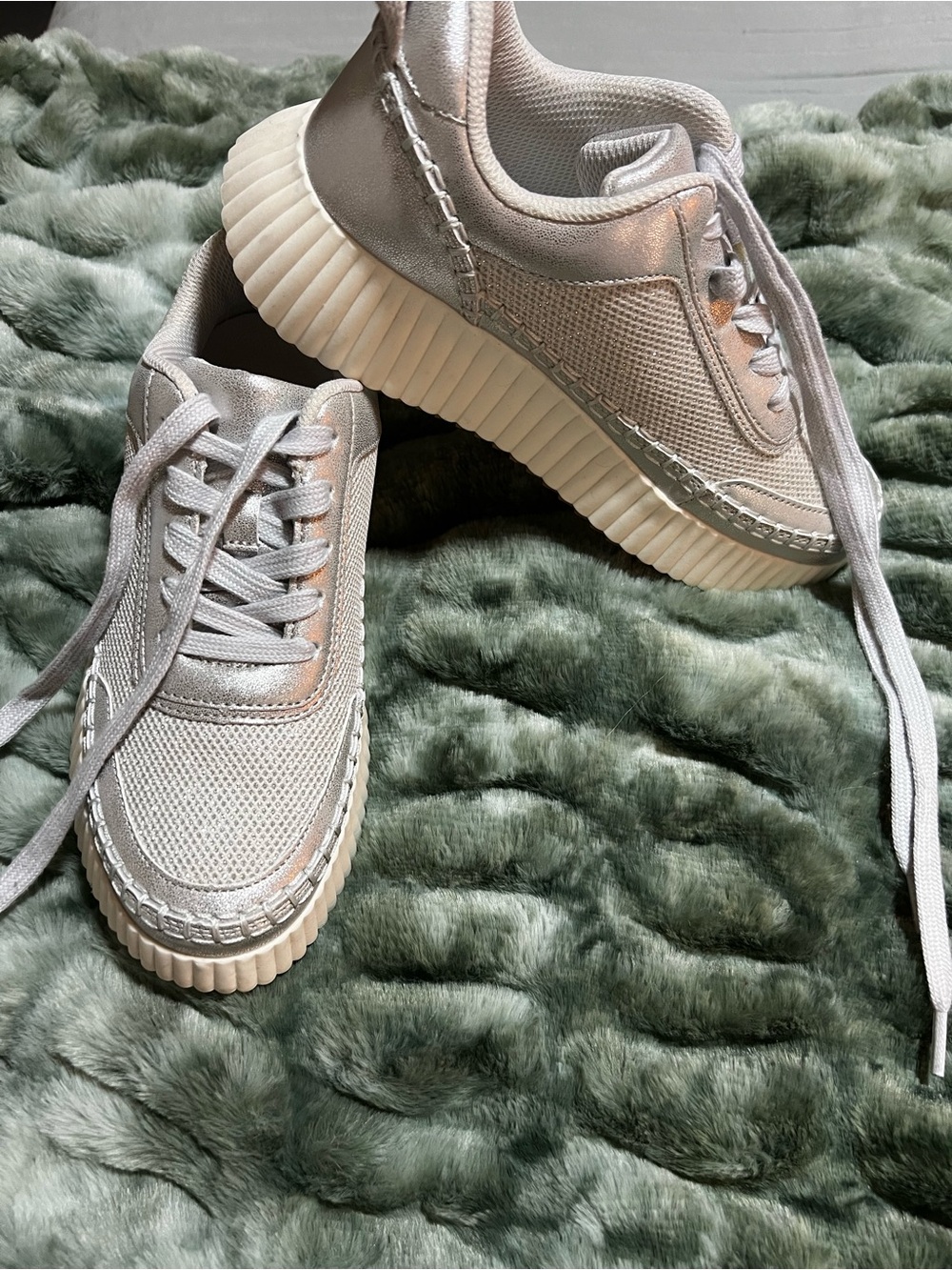 Women's Casual Platform Sneakers in silver